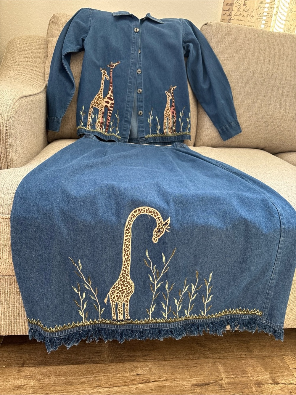 Sz S women’s Denim Giraffe Embroidered top & Skirt — Blue, gorgeous!